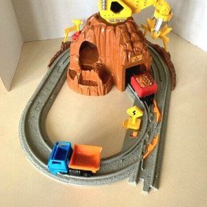 Fisher Price Geotrax Mountain Blast Construction Set, Big Falls Wrecking Set